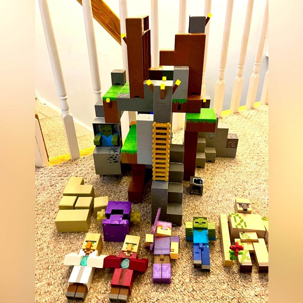 Large Minecraft “Survival Mode” playset